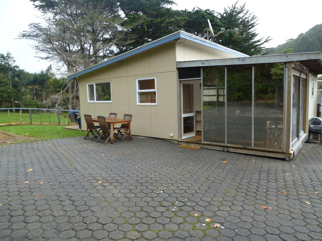 Angie'S Rural Retreat Hotel Wainuiomata Bagian luar foto