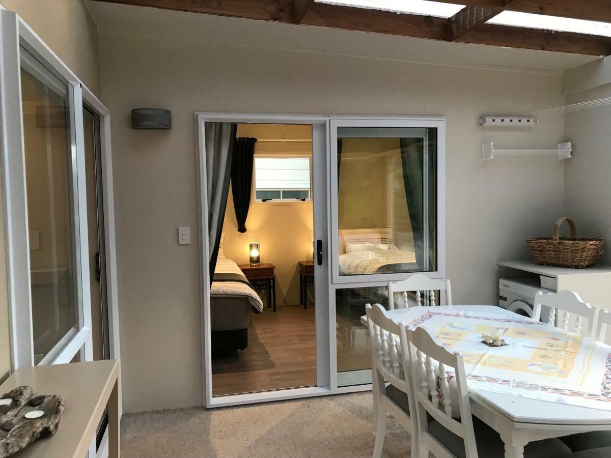 Angie'S Rural Retreat Hotel Wainuiomata Bagian luar foto