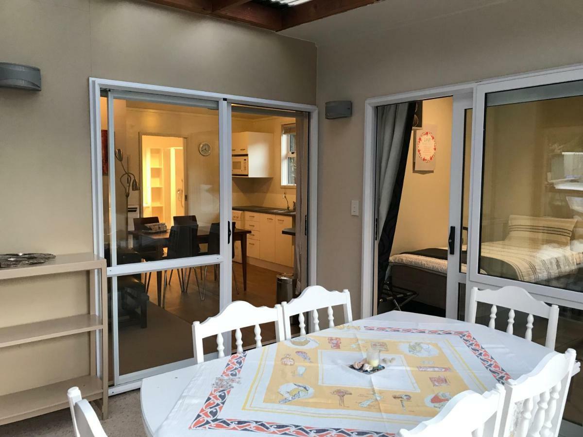 Angie'S Rural Retreat Hotel Wainuiomata Bagian luar foto